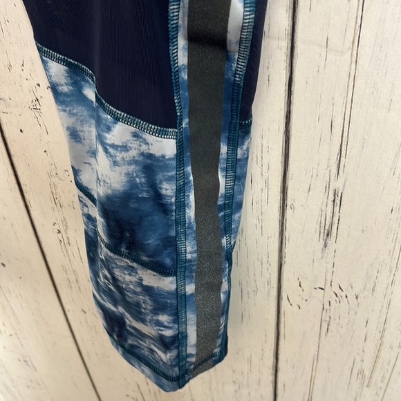 🌻 Lululemon Size 4 Cropped Leggings Reflective Side stripes Mesh Navy and Gray - Picture 10 of 14
